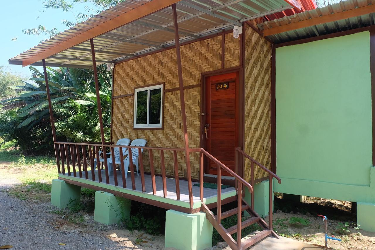 Khaosok Bamboo Huts Resort Khao Sok National Park Exterior foto